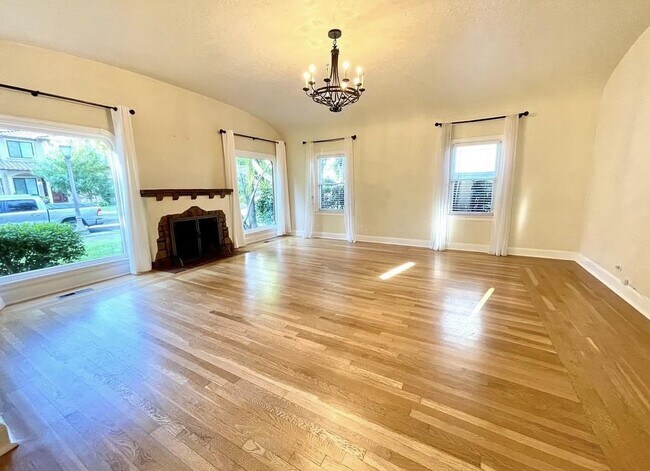 Building Photo - 1127 Clark Way