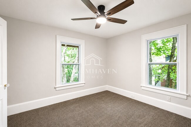 Building Photo - 1007 Delia Ave