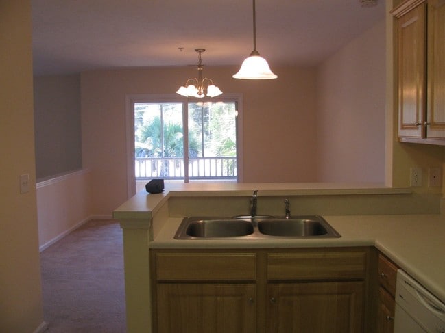 Building Photo - 633 Spencer-Farlow Dr