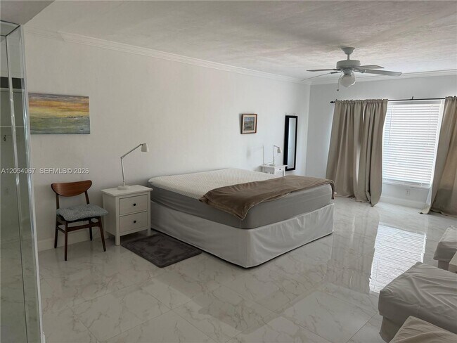 Building Photo - 3850 Galt Ocean Dr