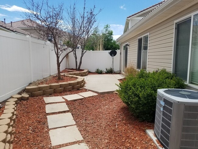 Building Photo - Beautiful Updated 3 Bedroom Ranch Style Ho...
