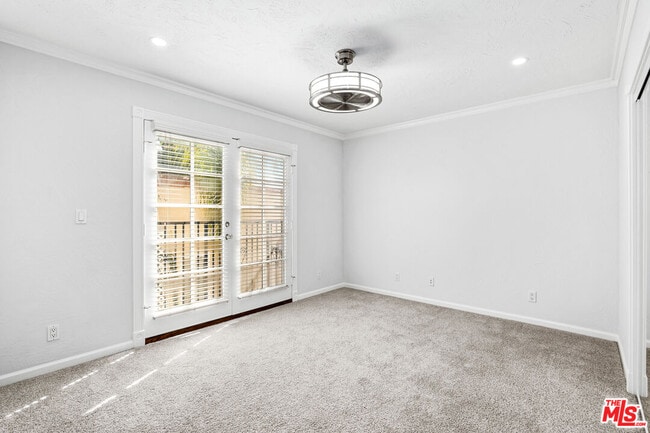 Building Photo - 916 N Alfred St