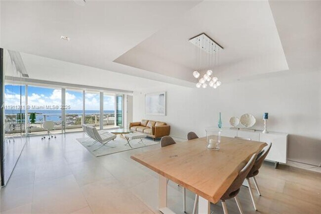 Building Photo - 2627 S Bayshore Dr