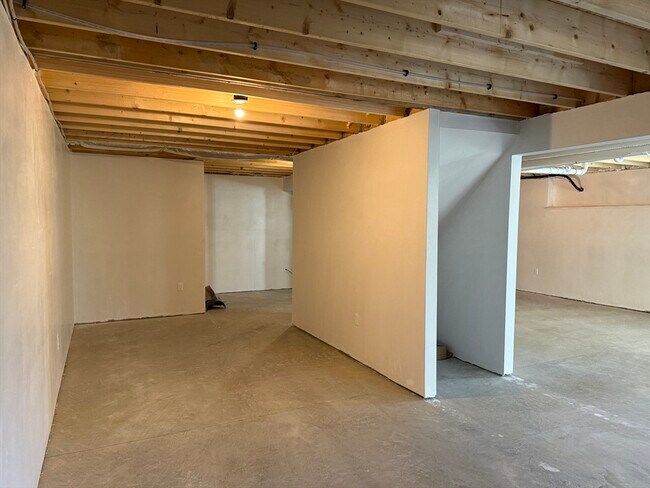 Building Photo - 19 Kashmirs Way