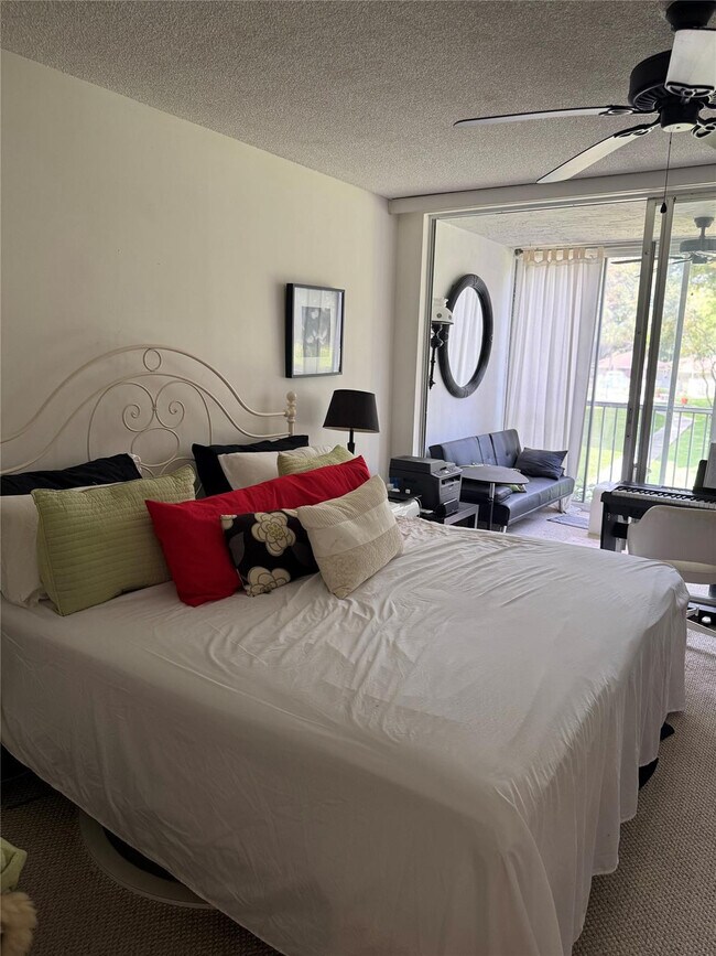 Building Photo - 3000 S Course Dr