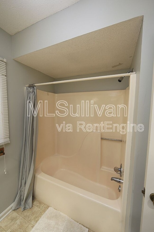 Building Photo - 4320 Beechnut Ln