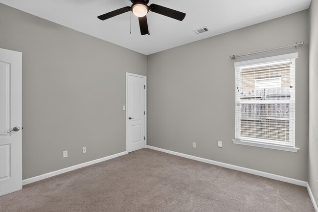 Building Photo - 265 Oxmoor Pl