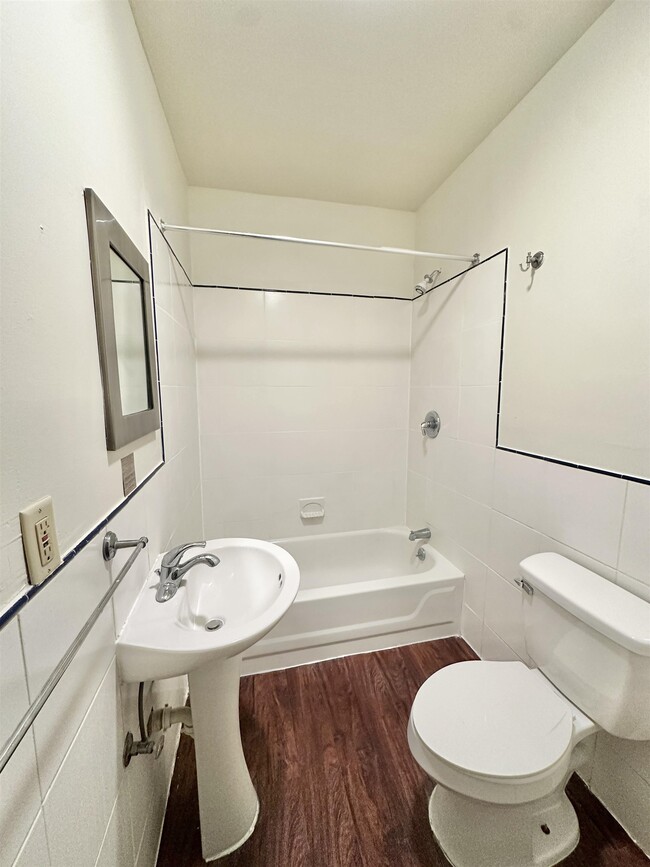 Building Photo - 189 Van Horne St