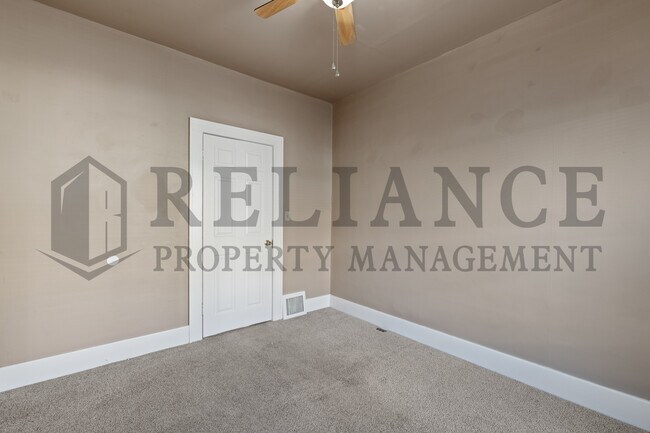 Building Photo - 806 N Faulkner St