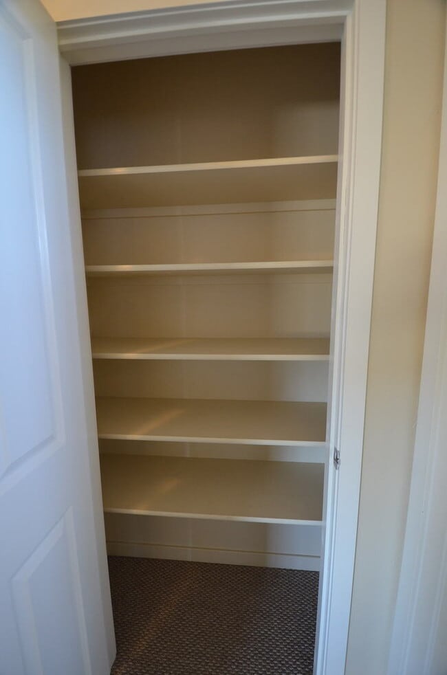 Building Photo - Hardwood floors, Master Suite, Great Storage!