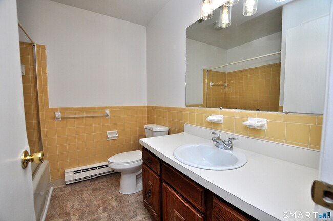 Building Photo - 71 Wellington Dr