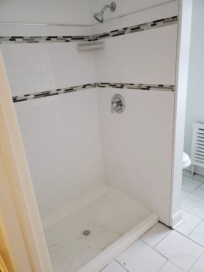 Building Photo - 2213 Mt Carmel Ave