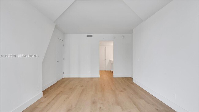 Building Photo - 555 NE 34th St