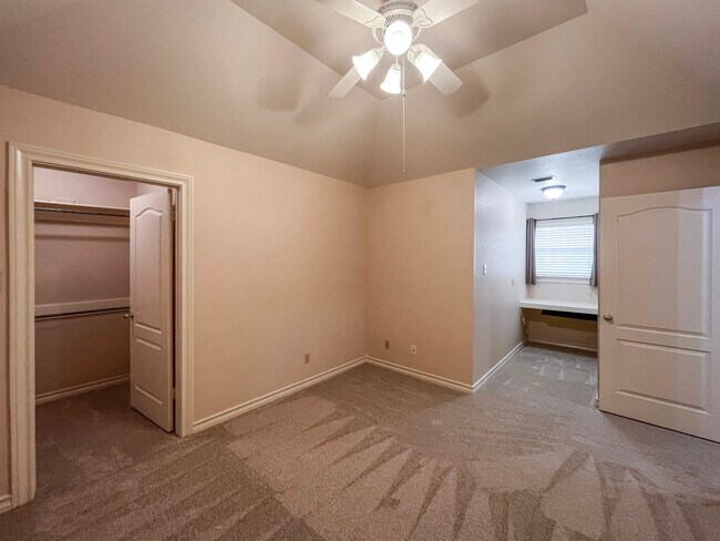 Building Photo - 809 Preston Dr