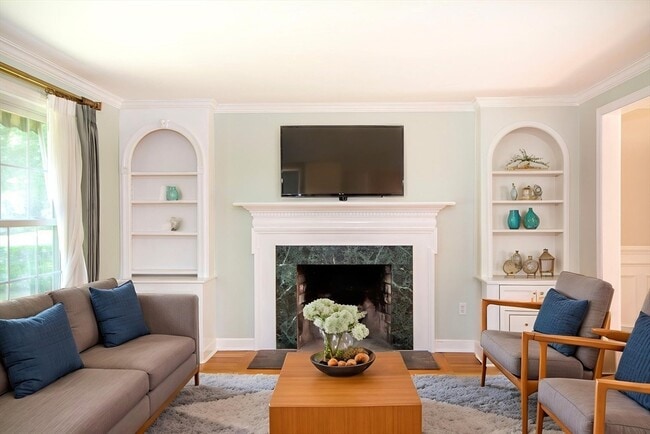 Building Photo - 45 Old Pasture Rd