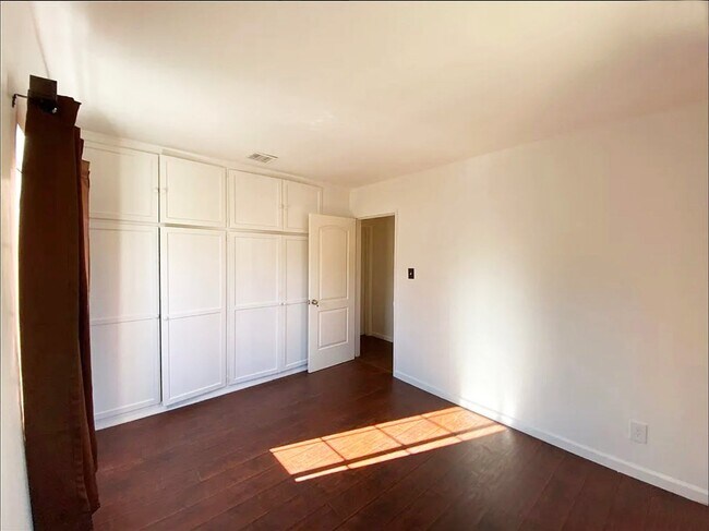 Building Photo - 14148 Community St