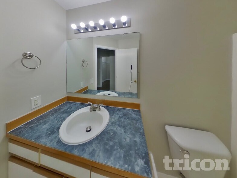 Building Photo - 16216 39th St Ct E