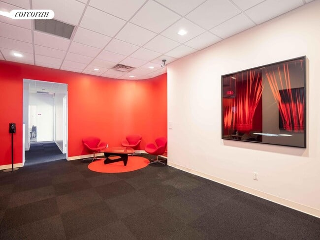 Building Photo - 301 E 57th St