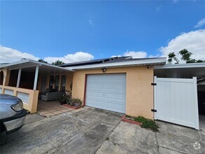 Building Photo - 320 Buttonwood Dr