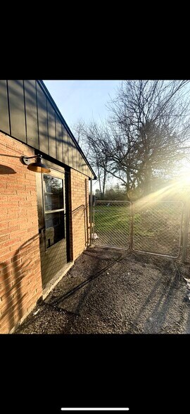 Building Photo - 1611 Vilardo Ln