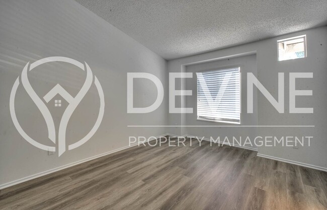 Building Photo - Move-In Ready Home