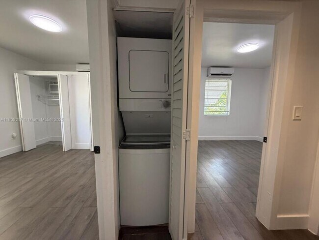 Building Photo - 2 bedroom in North Miami FL 33161