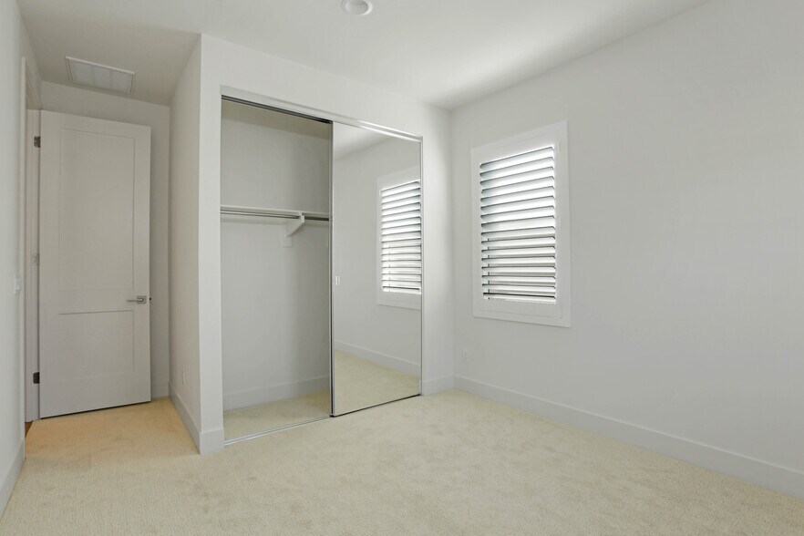 Building Photo - 3133 Smith Pl