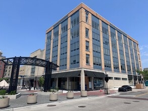 Building Photo - 40 Dupage Ct