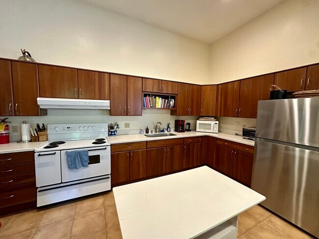 Building Photo - 16 N Great Hill Dr
