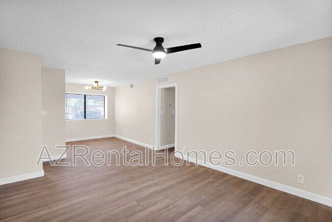 Building Photo - 1111 E University Dr