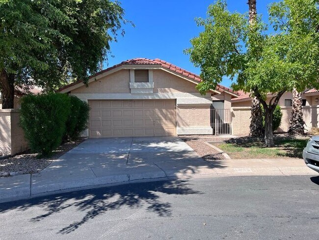 Building Photo - MOVE IN SPECIALS!! Lovely 3BD-2BA Gilbert ...