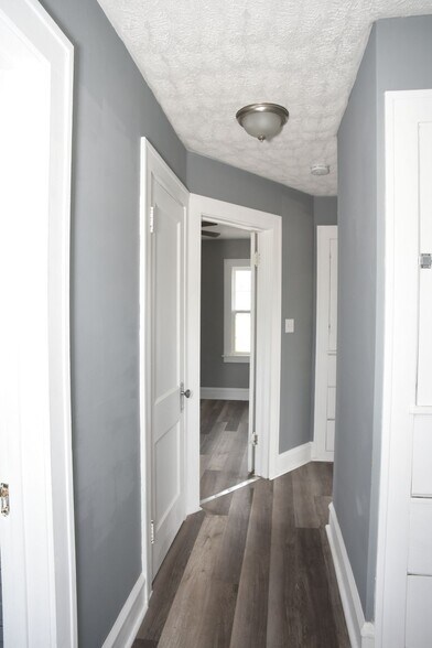 Building Photo - 13407 Cedar Rd