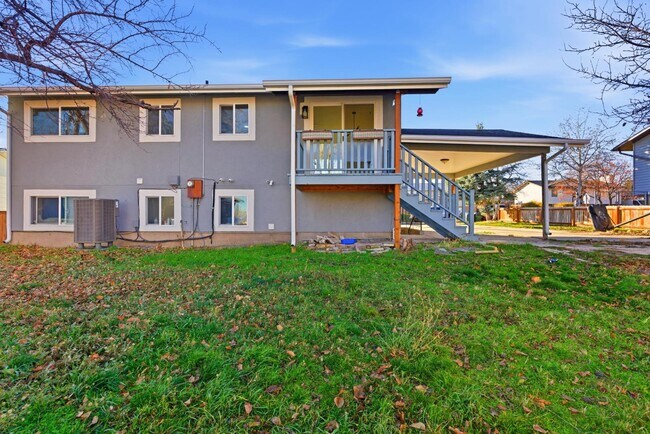 Building Photo - 5210 Woodledge Ave