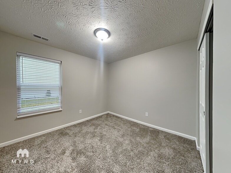 Building Photo - 1752 James Run Way