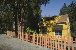 Building Photo - 3008 NE 117th St