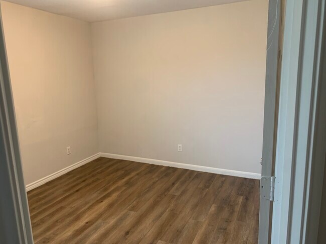 Building Photo - 6631 Ledbetter St