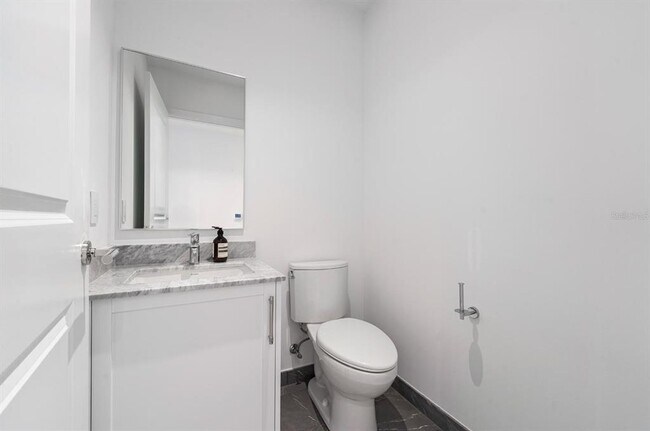 Building Photo - 3015 S Ysabella Ave