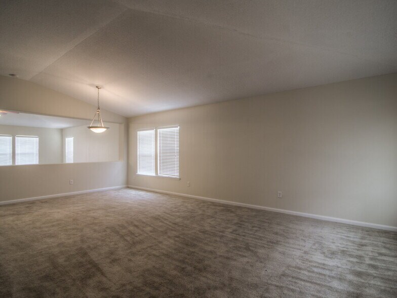 Building Photo - 3852 Cedar Bluff Ln