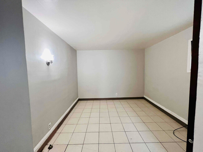 Building Photo - 1389 E Delavan Ave