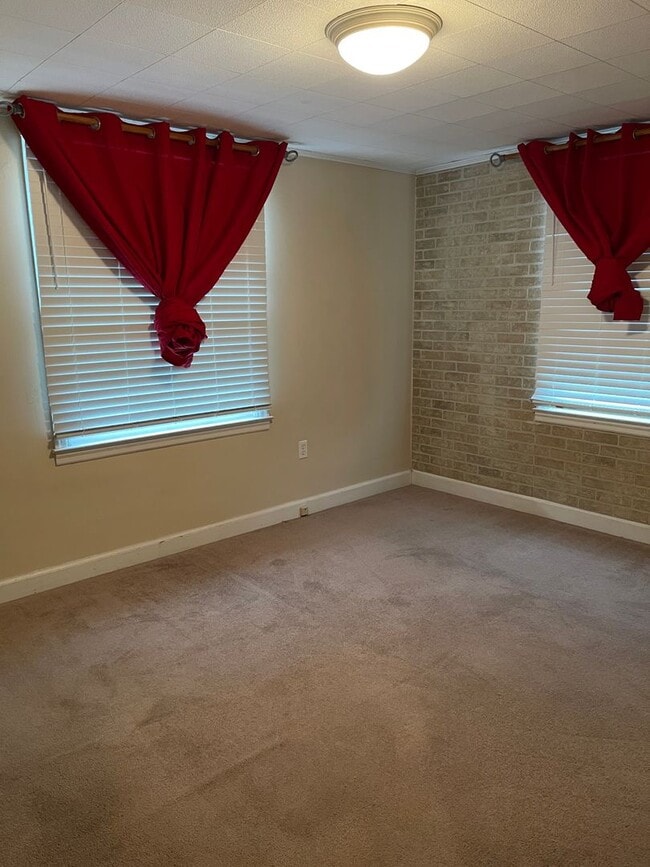 Building Photo - 3-Bedroom House Located in Northeastern School District