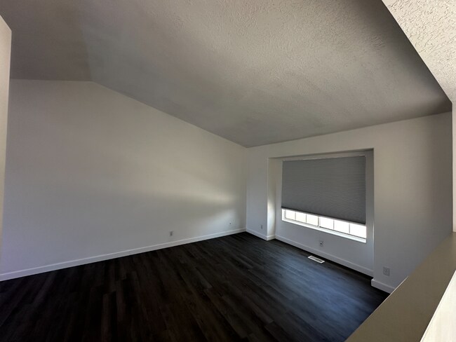 Building Photo - Charming 3-Bedroom Home for Rent in a Tran...