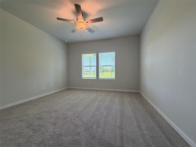 Building Photo - 533 Shoreview Dr