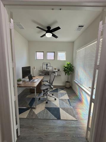 Building Photo - 924 Julia Pl