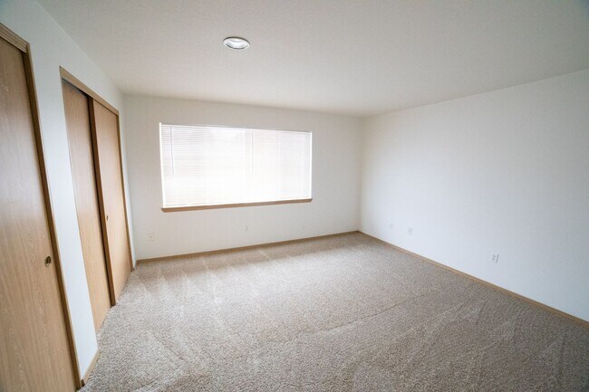 Building Photo - 3411-3423-3423 SE 85th Ave
