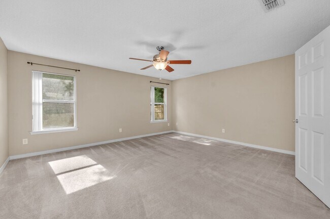 Building Photo - Pet Friendly Home Available Now!