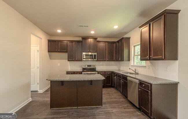 Building Photo - 151 Cherokee Rose Dr