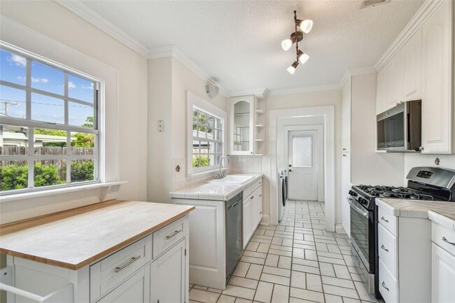 Building Photo - 3120 S Julia Cir