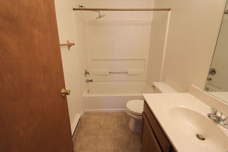 Building Photo - 40 Oriole Dr