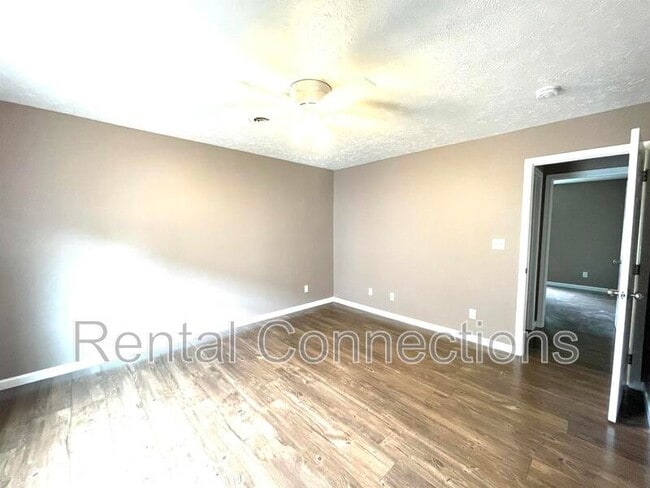 Building Photo - 1806 Bridge