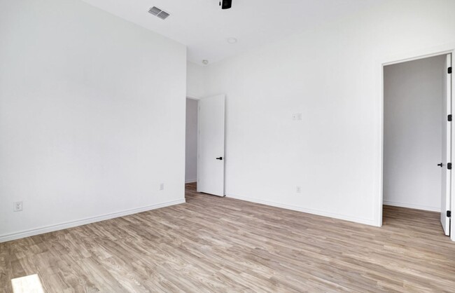 Building Photo - New Construction in Downtown San Antonio! ...